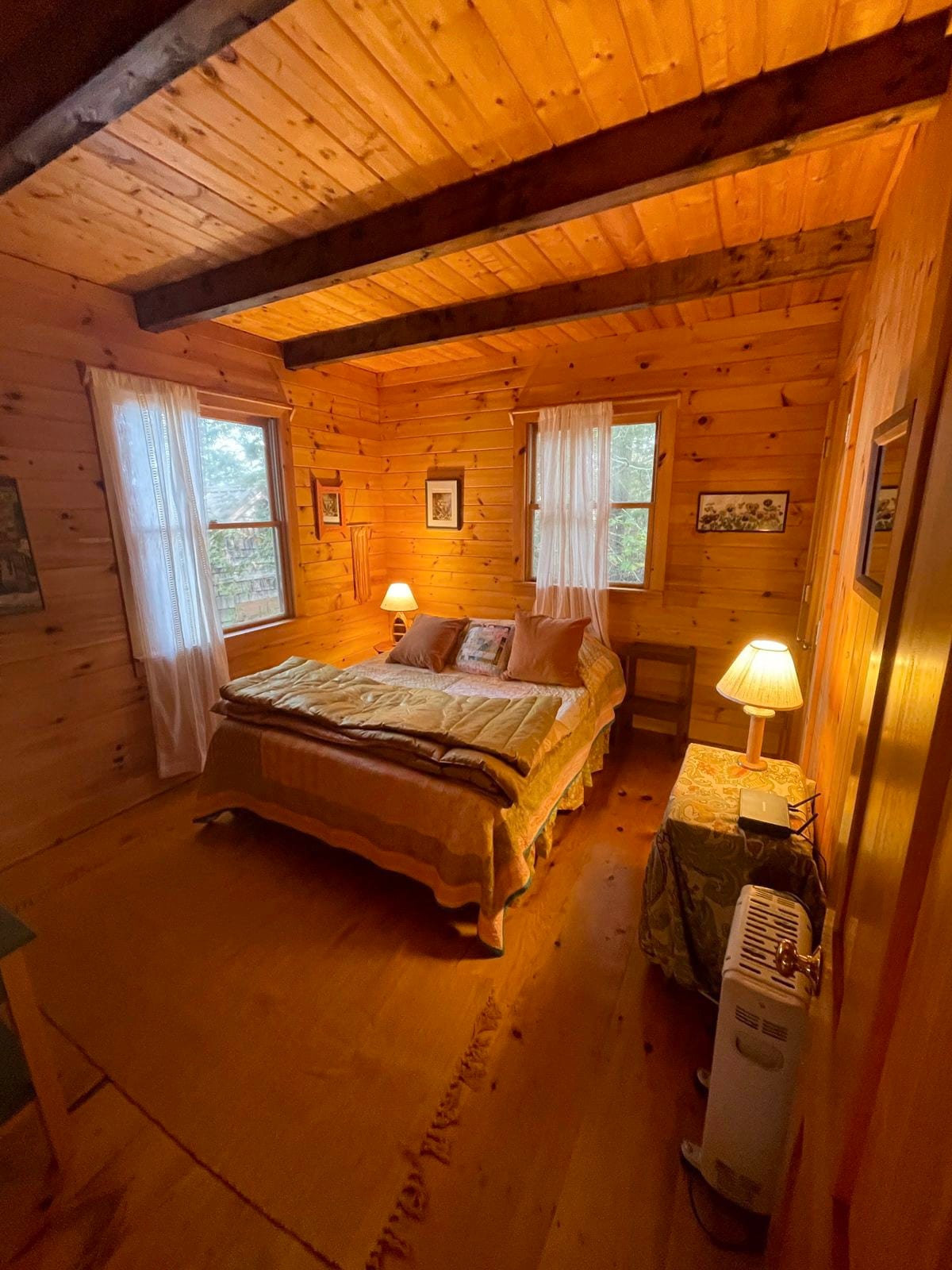 Peaceful Down East Lake cabin