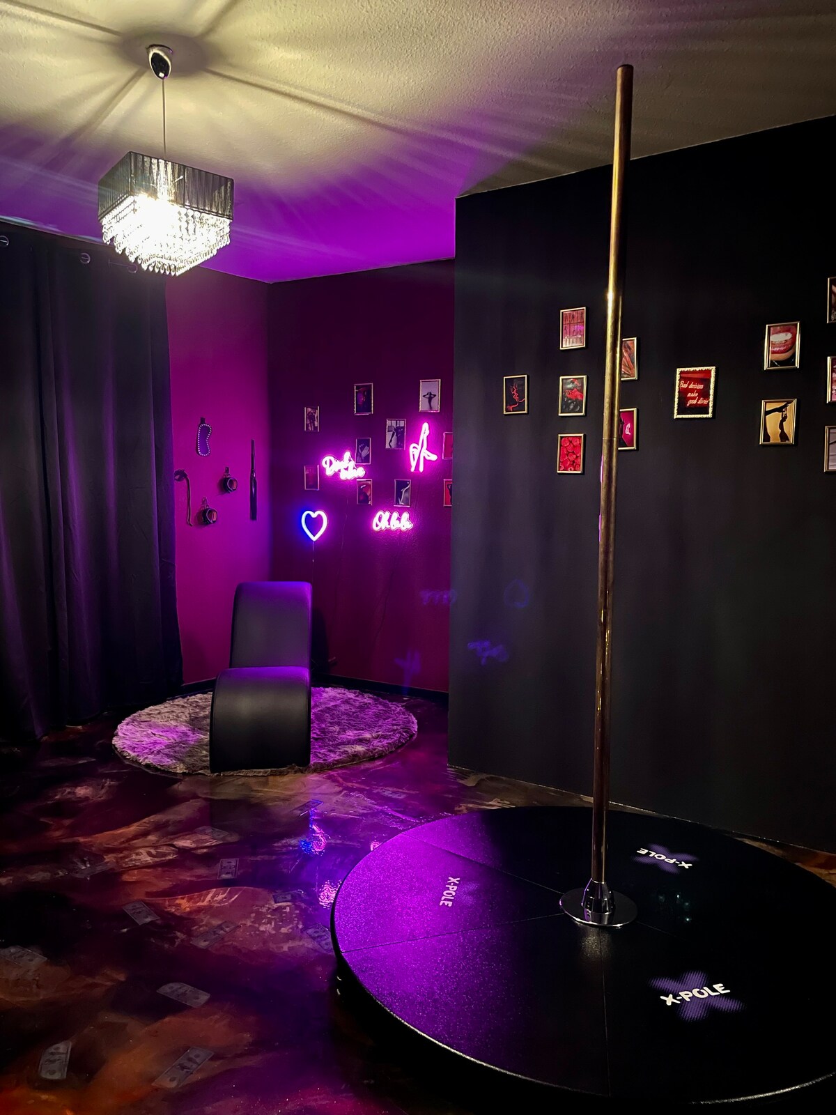 Suite der Sinne: Whirlpool,Sauna,Pole Dance &mehr