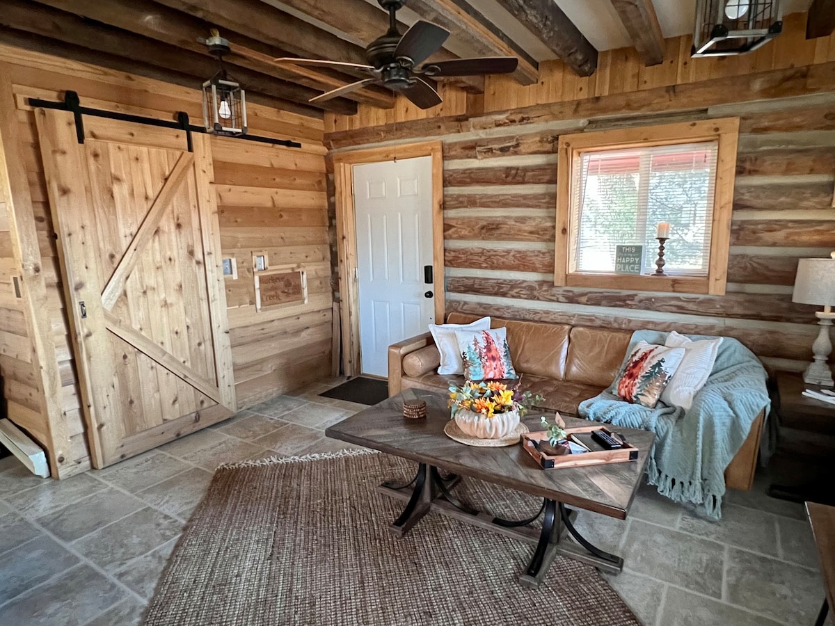 Peaceful Creekside Cabin, HotTub