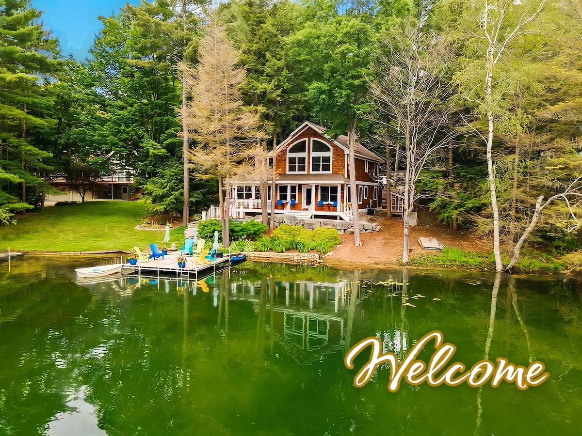 Bear’s Den: 4BR Lakefront Cabin w/ Hot Tub & Views