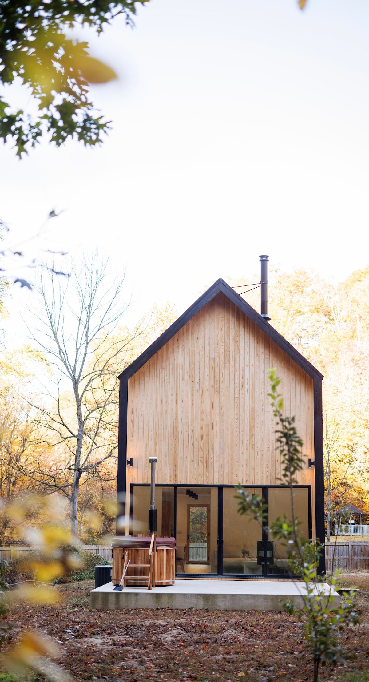 The Hutch - Modern Scandinavian w/ Wood-Fired Tub