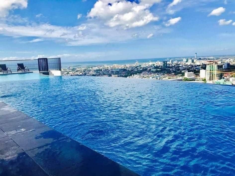Condo in Cebu with amazing pool (10F)