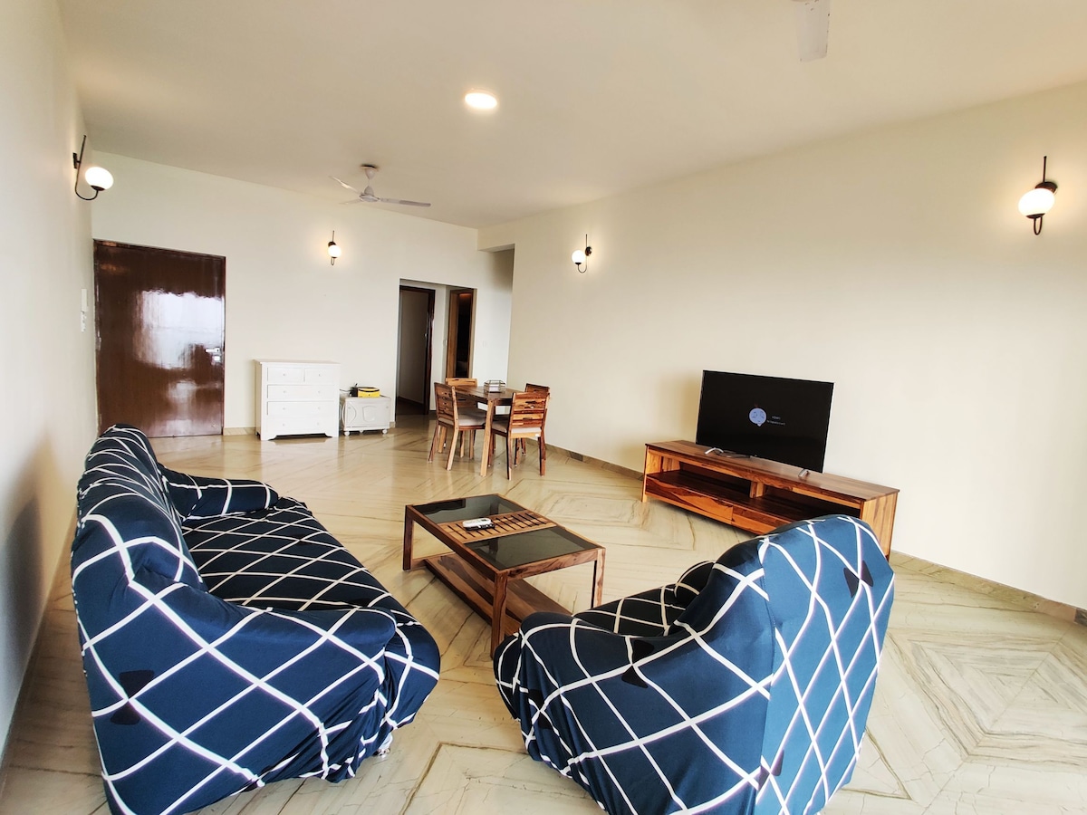 A beautiful 2bhk sea facing apartment in DonaPaula