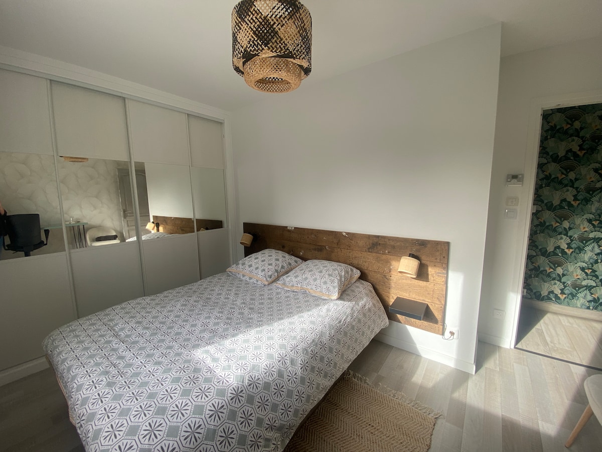 Chambre individuelle dans Maison, 14km de Lyon.