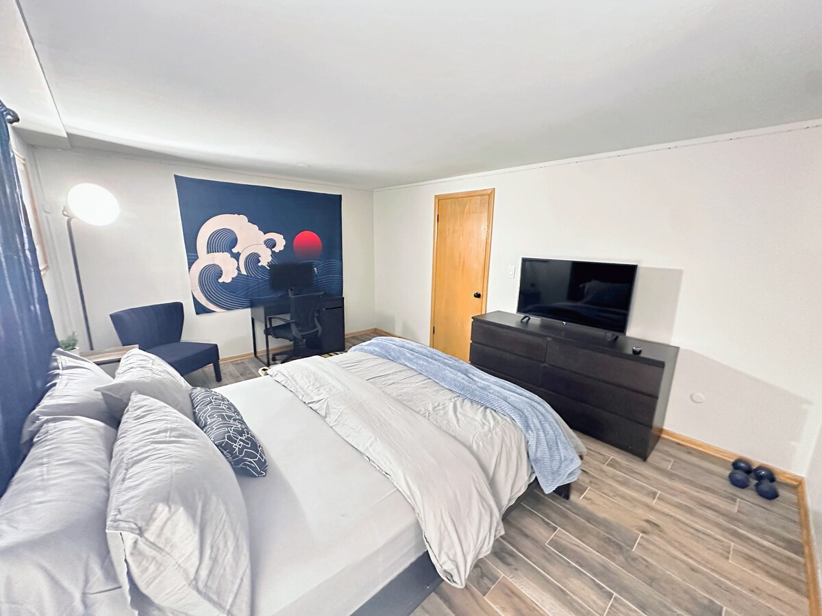 Newly Renovated Spacious Luxurious Unit
