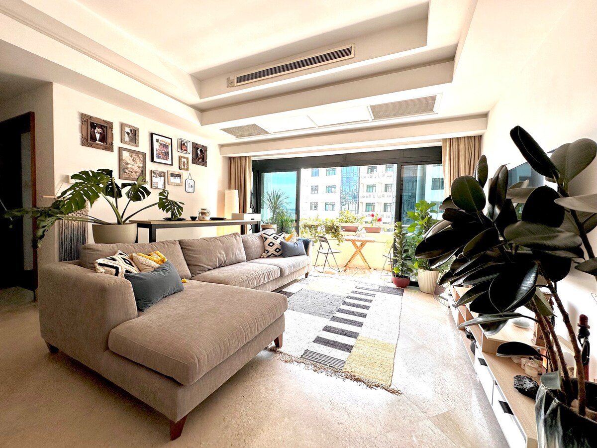 Spacious living in SG Central