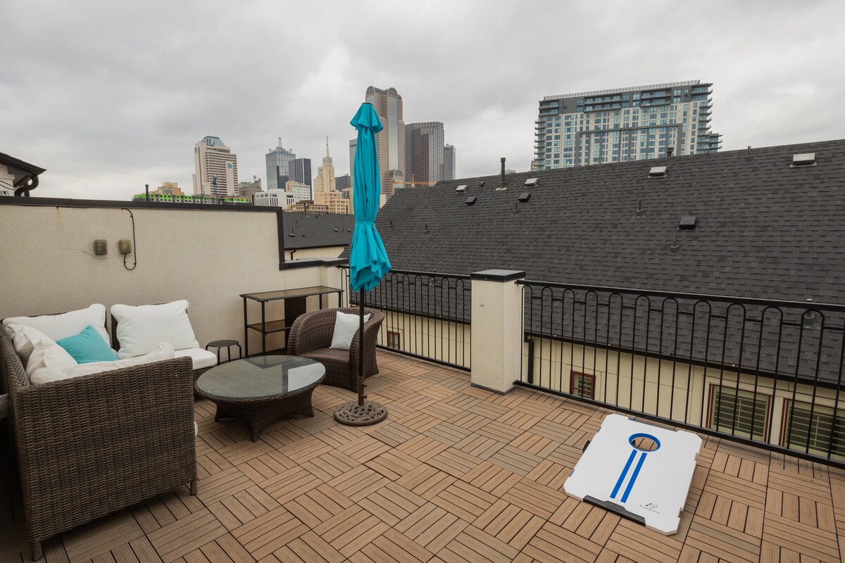 4 Story Townhome Downtown Dallas/Pool+2 Rooftops