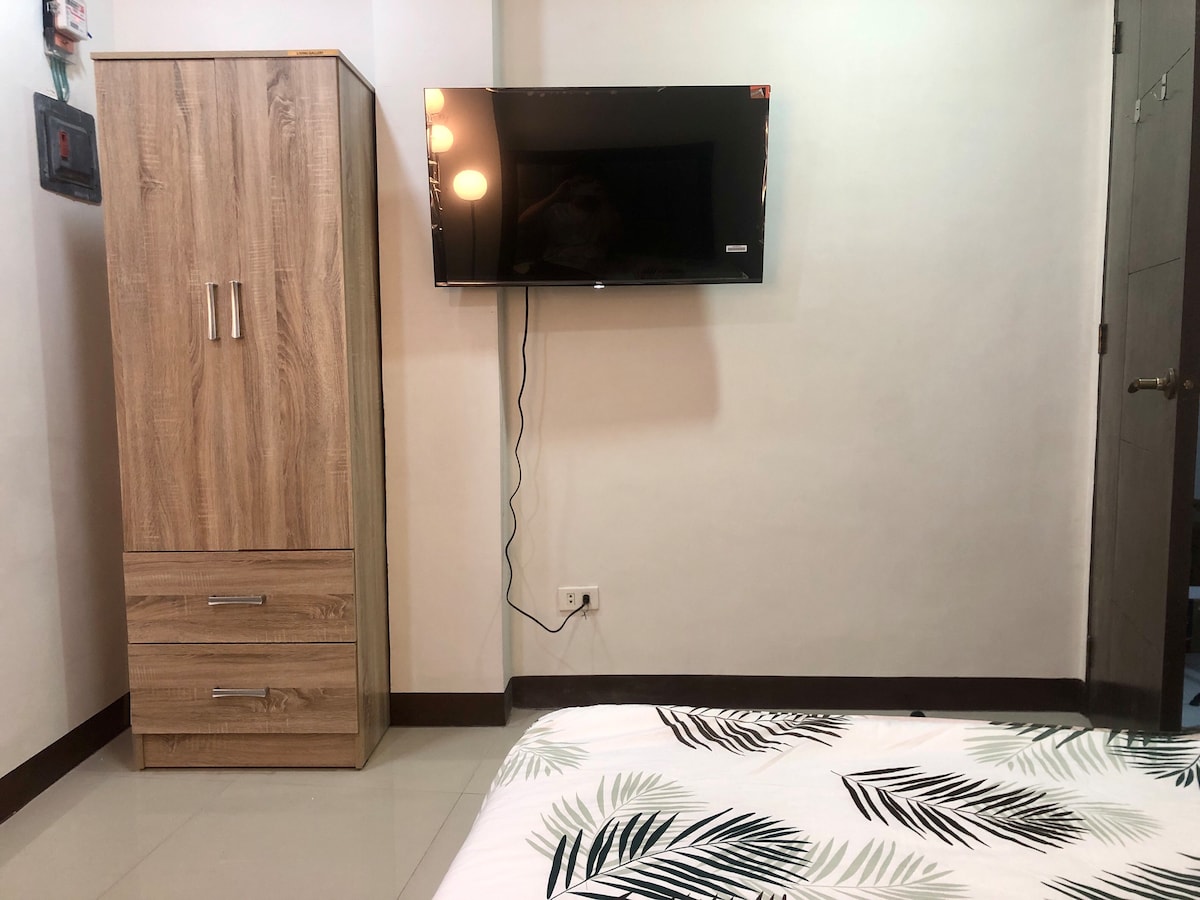 Charming Room With Wifi, Netflix, and Studyspace