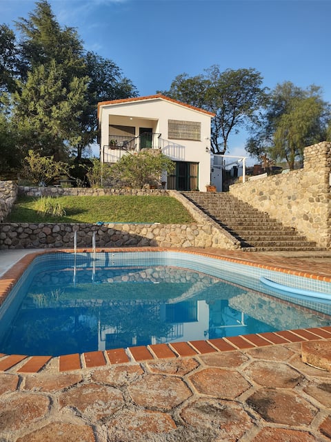 casa con pileta y hermosa vista