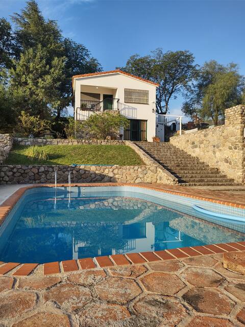 casa con pileta y hermosa vista