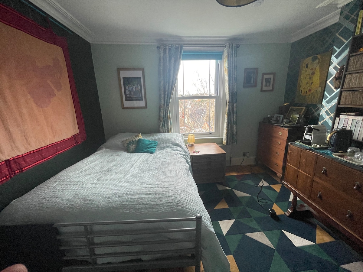 Quirky room in Rochester
