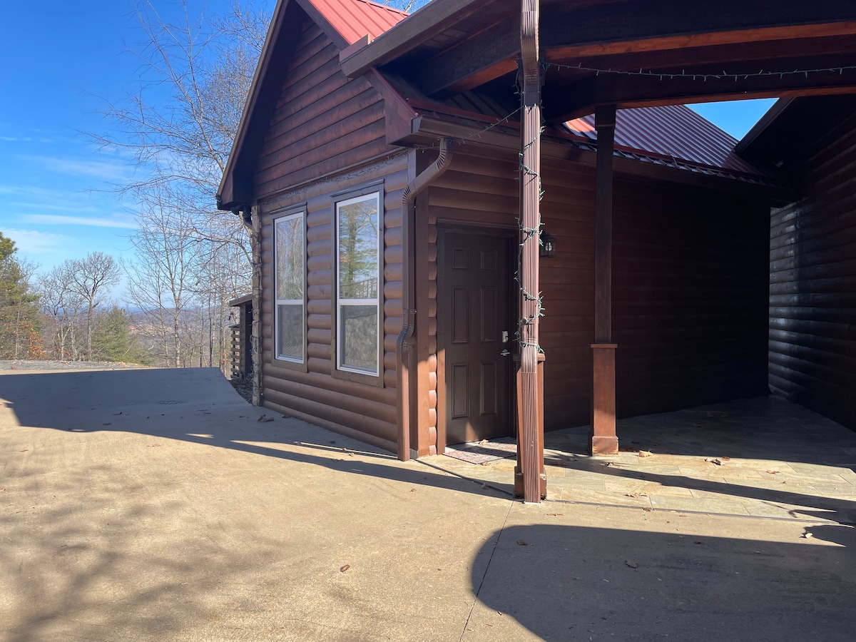 Clapping Tree Cabin