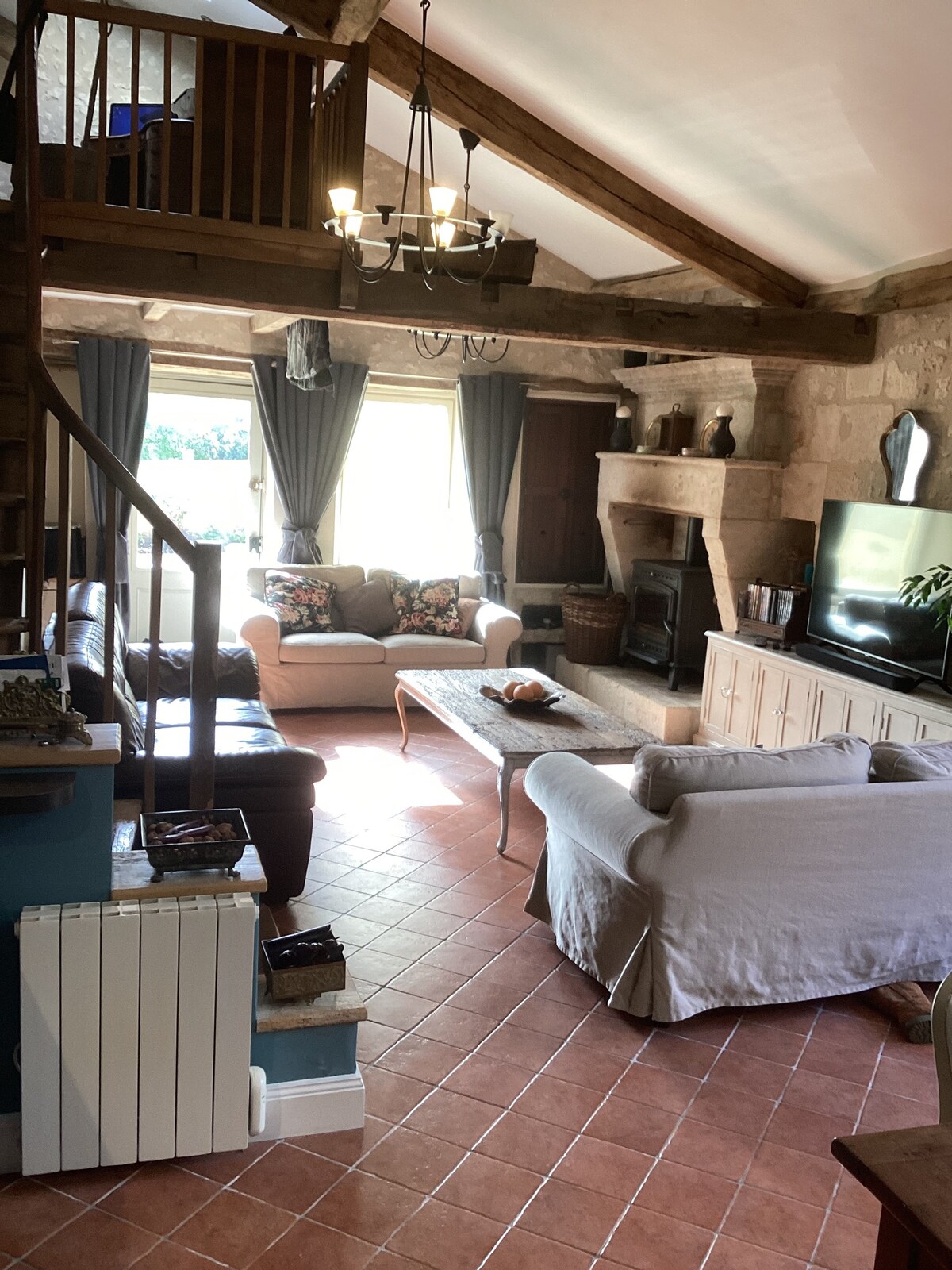 Home with private pool near Aubeterre- sur -Dronne