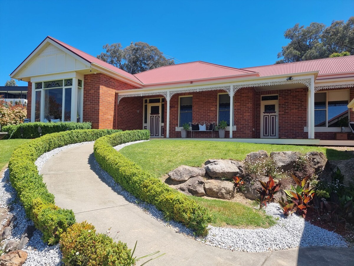 "Huonview" House on the Hill.