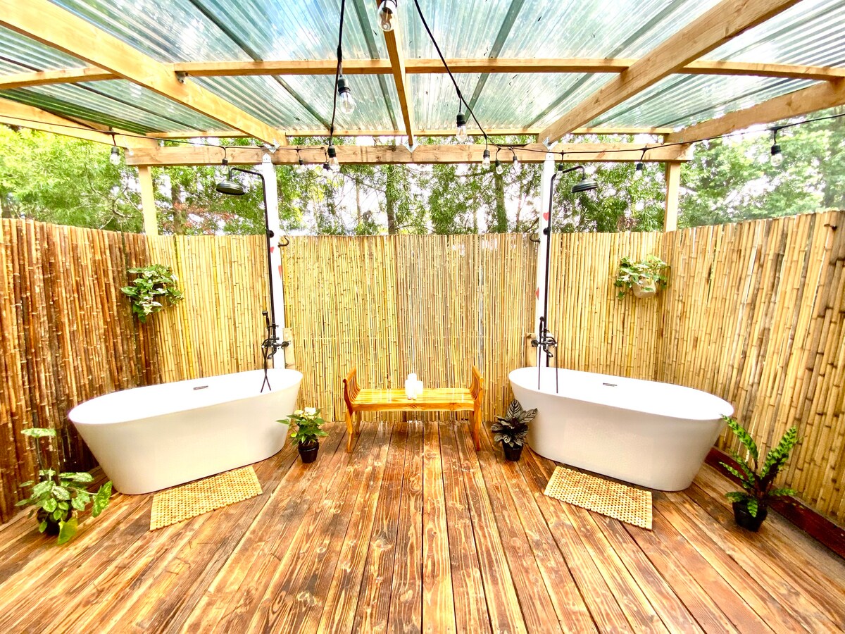 带私人户外浴室的热带绿洲单间公寓