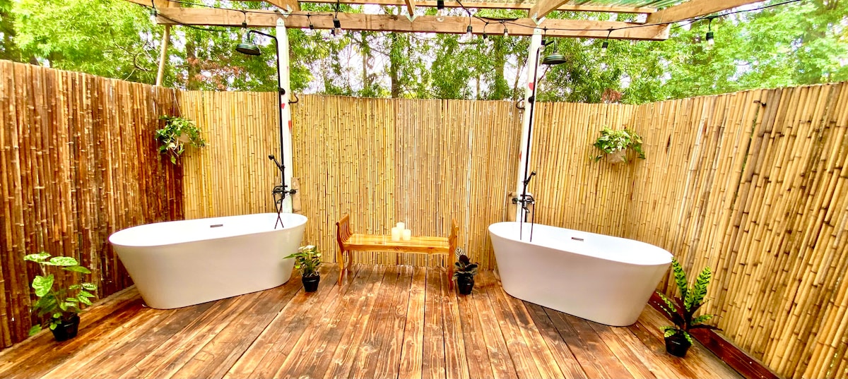 带私人户外浴室的热带绿洲单间公寓