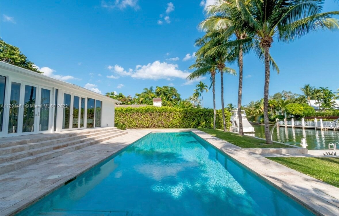 Luxury waterfront house pool spa