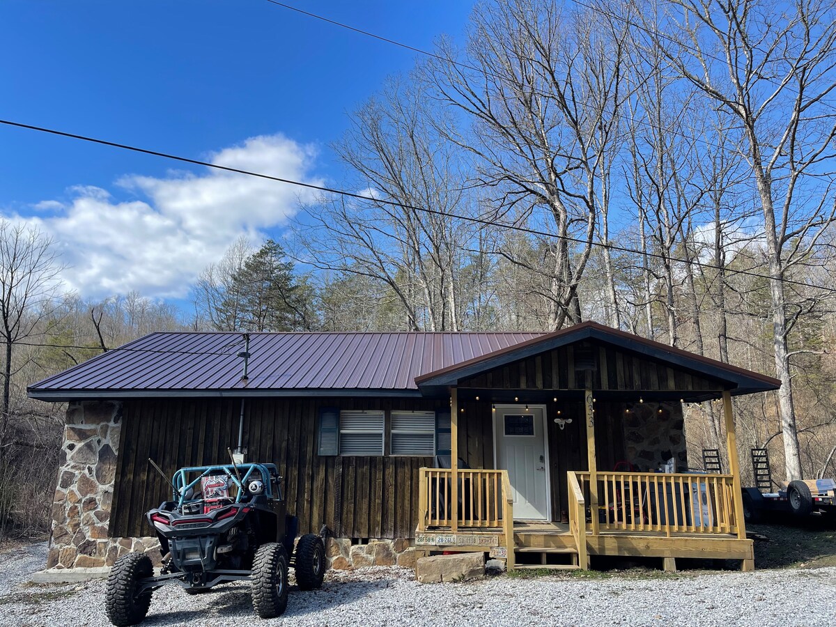 Rustic K&M Retreat: Fire Pit, Trail Access