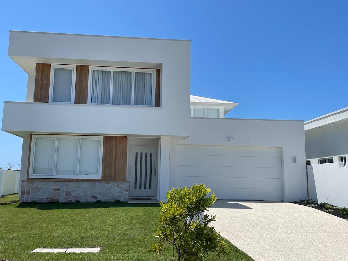Brand new home in Pelican Waters (Caloundra)