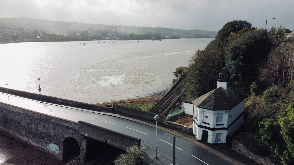 Historic 'Old Toll House' Shaldon - Amazing Views!