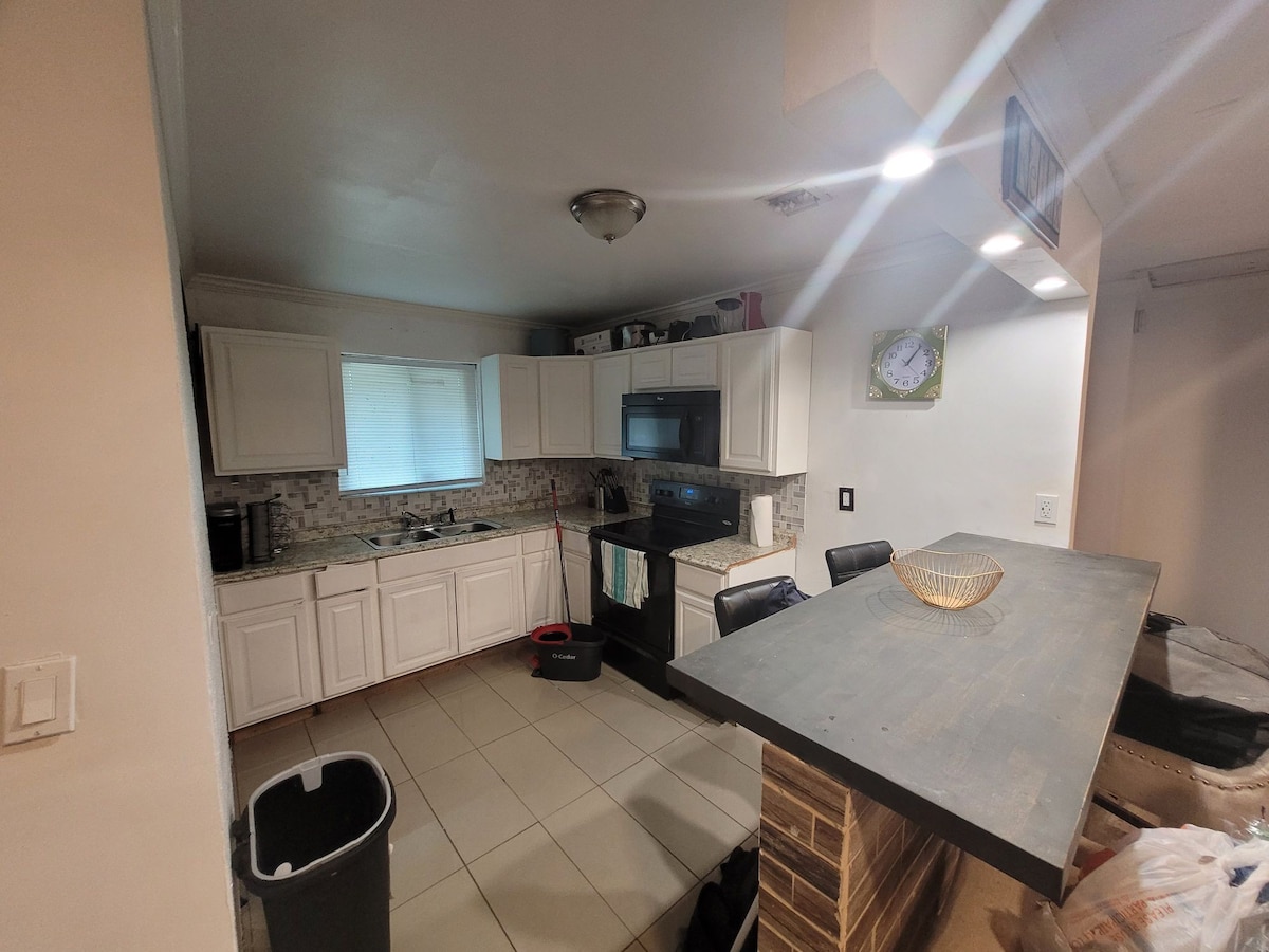 2 br near FLL airport and cruise