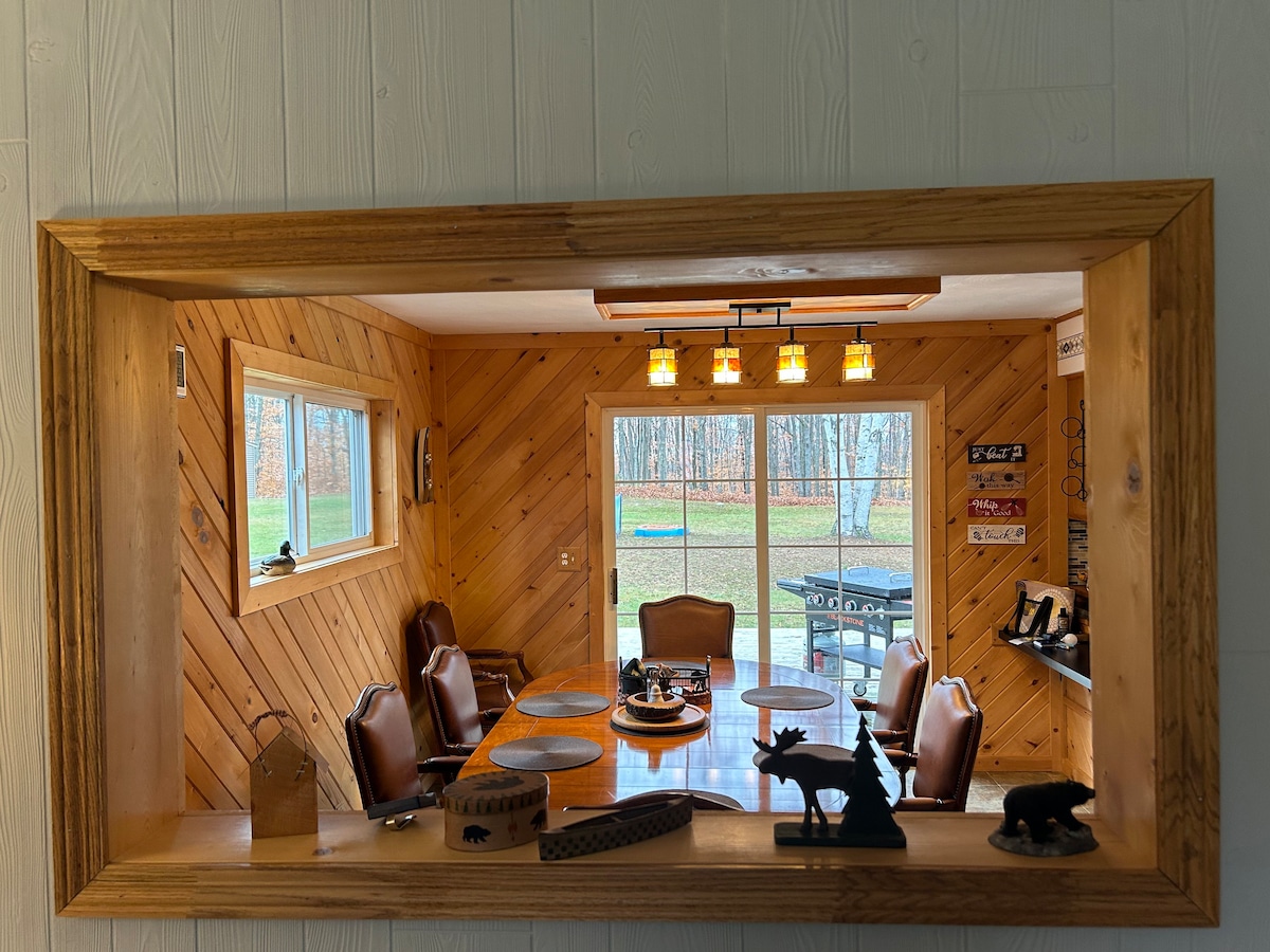 The Orchard Lodge- Close to town & Pictured Rocks!