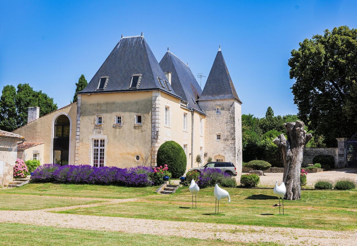 Château au cœur d'un golf