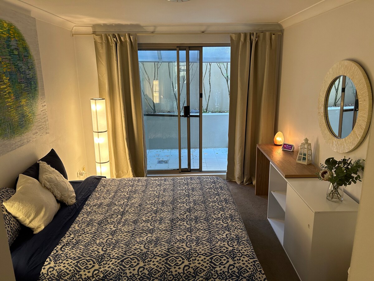 North Sydney private room with ensuite bathroom