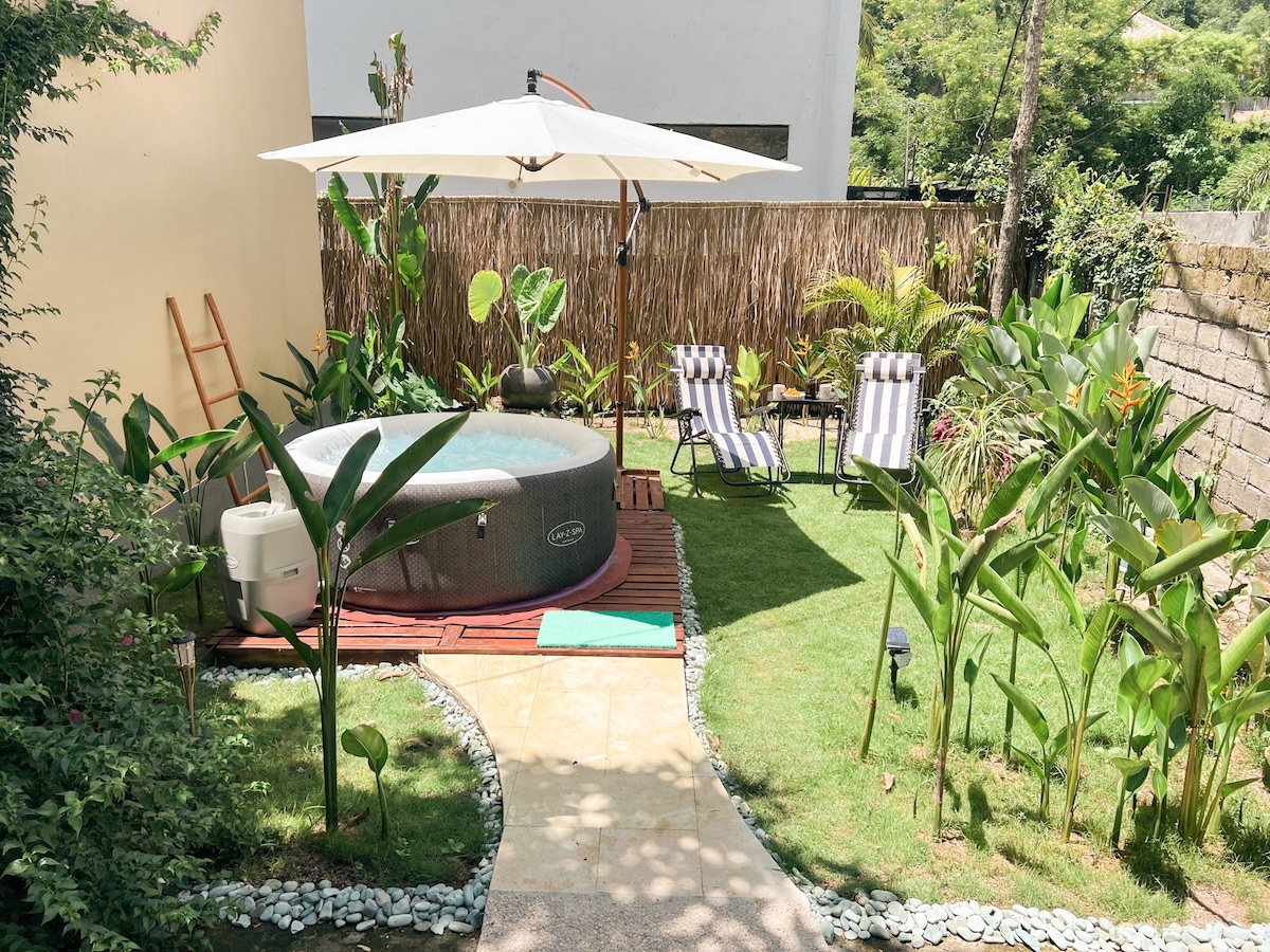私人微型住宅，带美丽的花园和热水浴缸