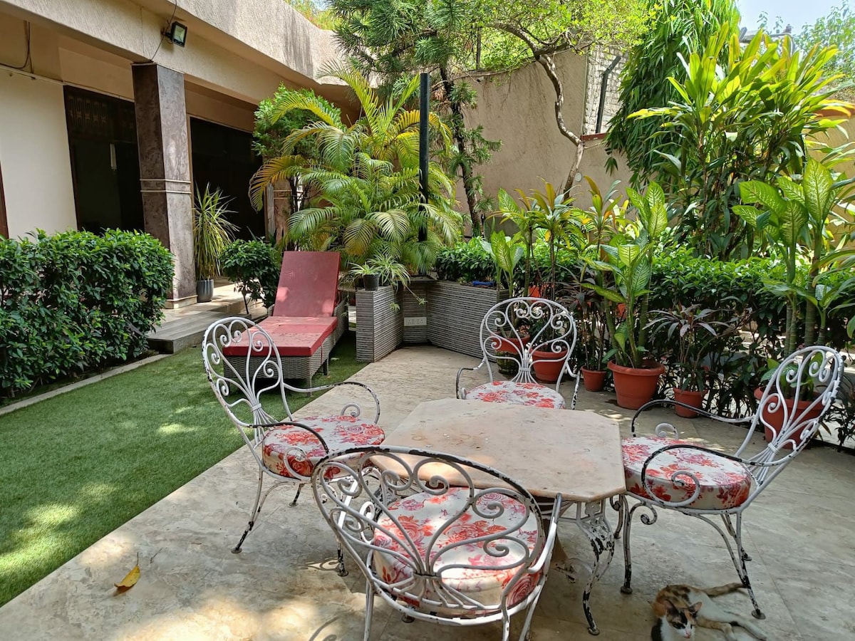 Charming Garden homestay in Conaught place Suite 2