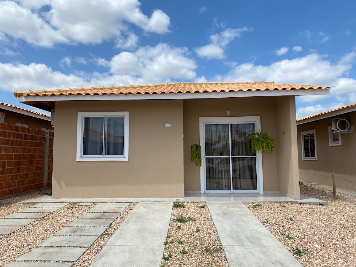 Casa toda climatizada em condomínio fechado