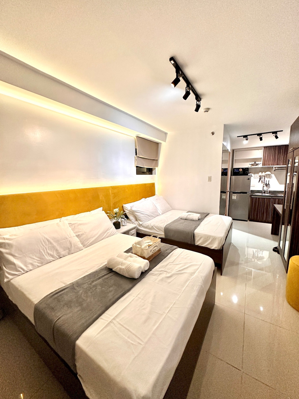 Hotel Living, Double Beds 4pax (930)