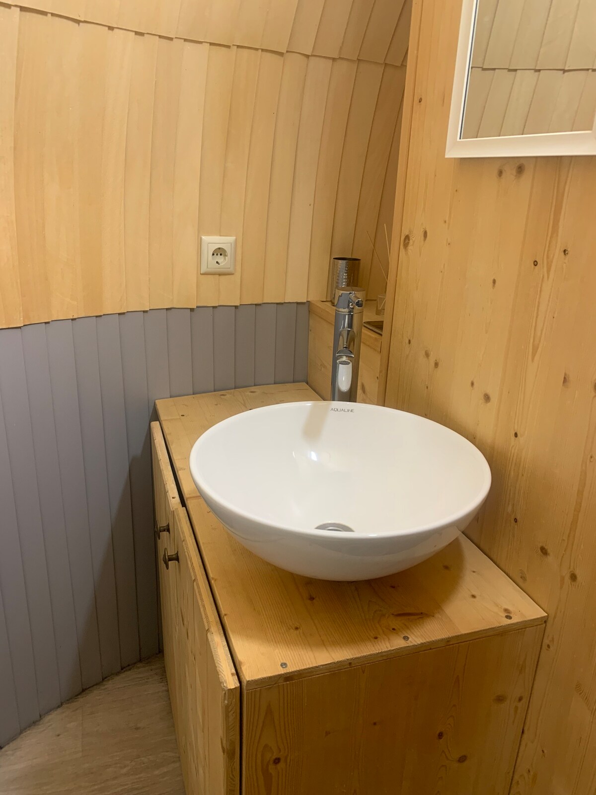 Cabane bois avec bain  et sauna
