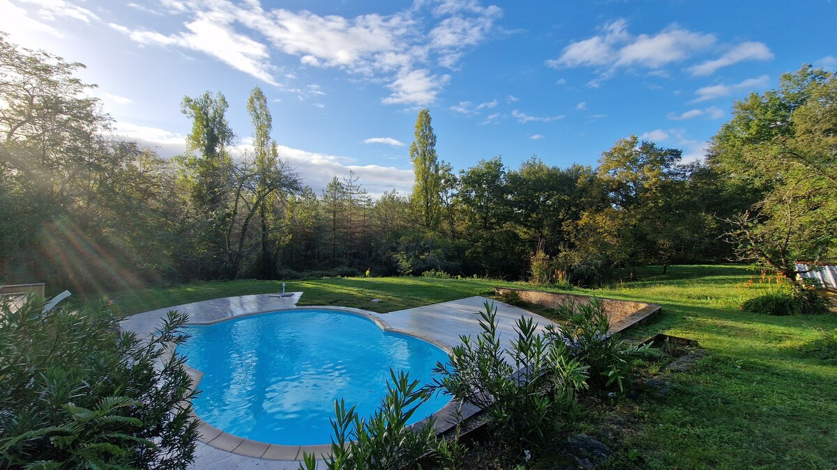 A lovely Gascony house with pool & tennis court