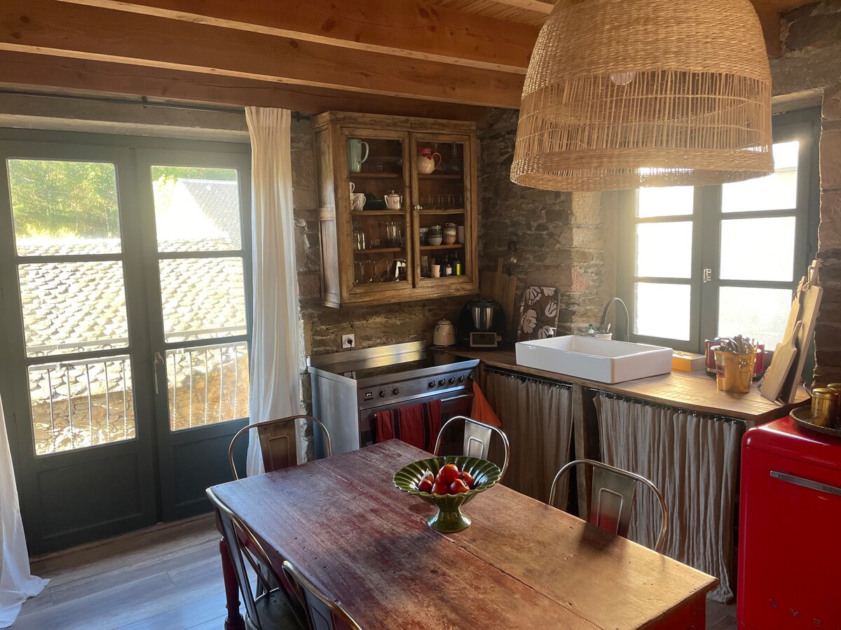 阿韦龙（ Aveyron ）的迷人住宅，配有柴炉。