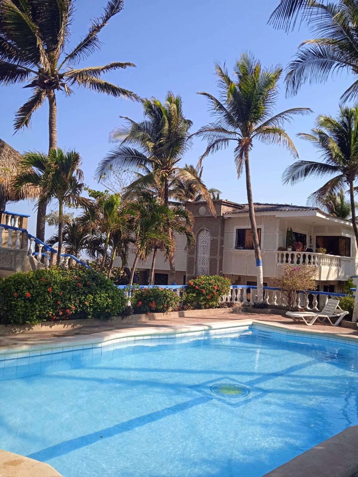 Cabaña Tranquila: Mar, Piscina y Privacidad