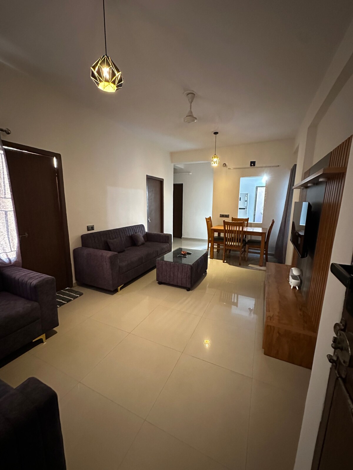 Brand new Entire 2BHK Appartment with WFH space.