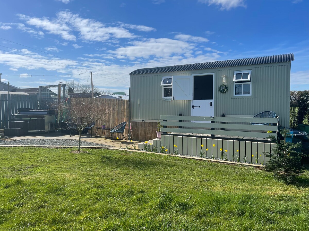 Whitethorn Shepherds Hut Bellaghy