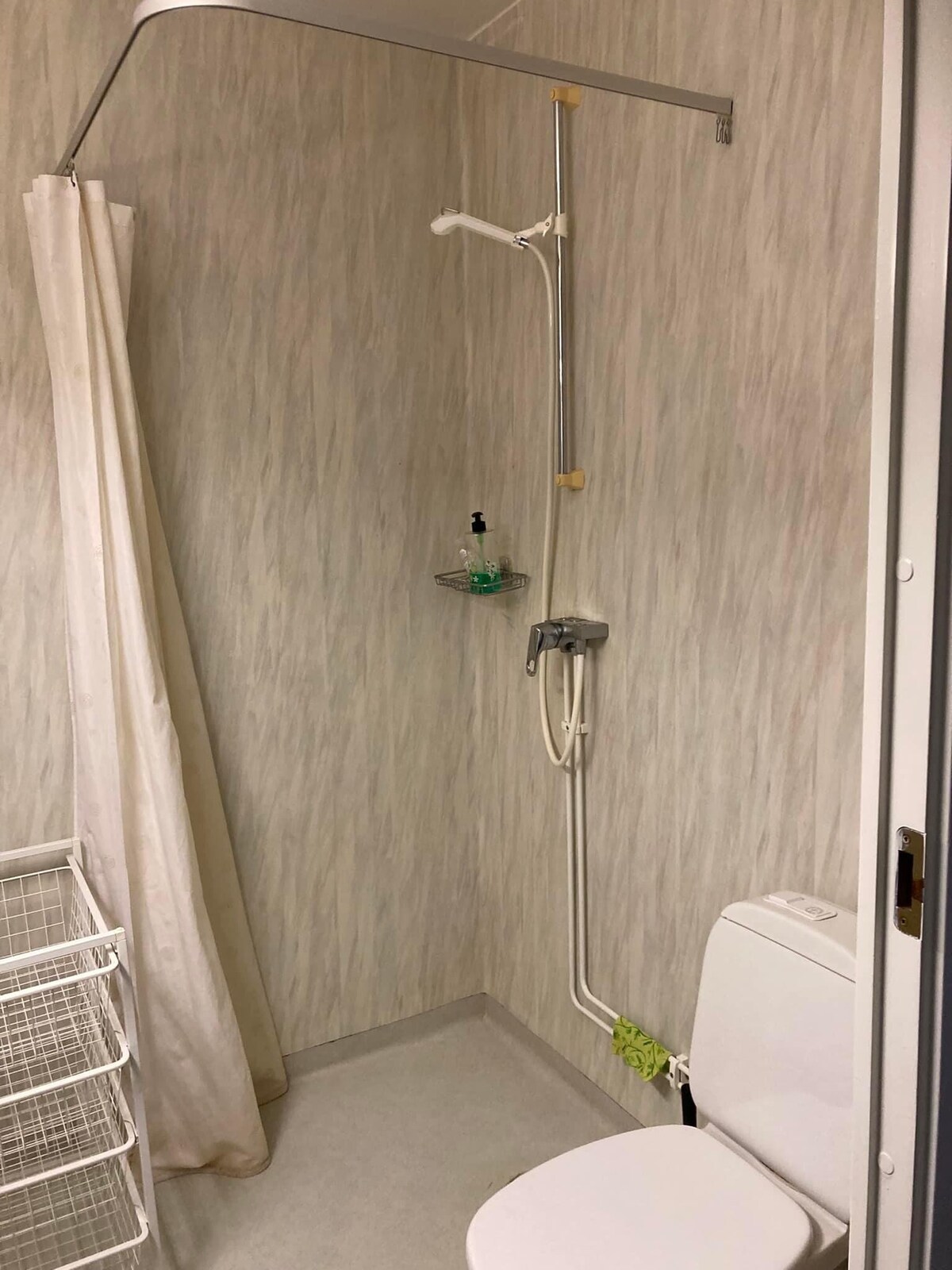 Trevligt rum med egen dusch/toa