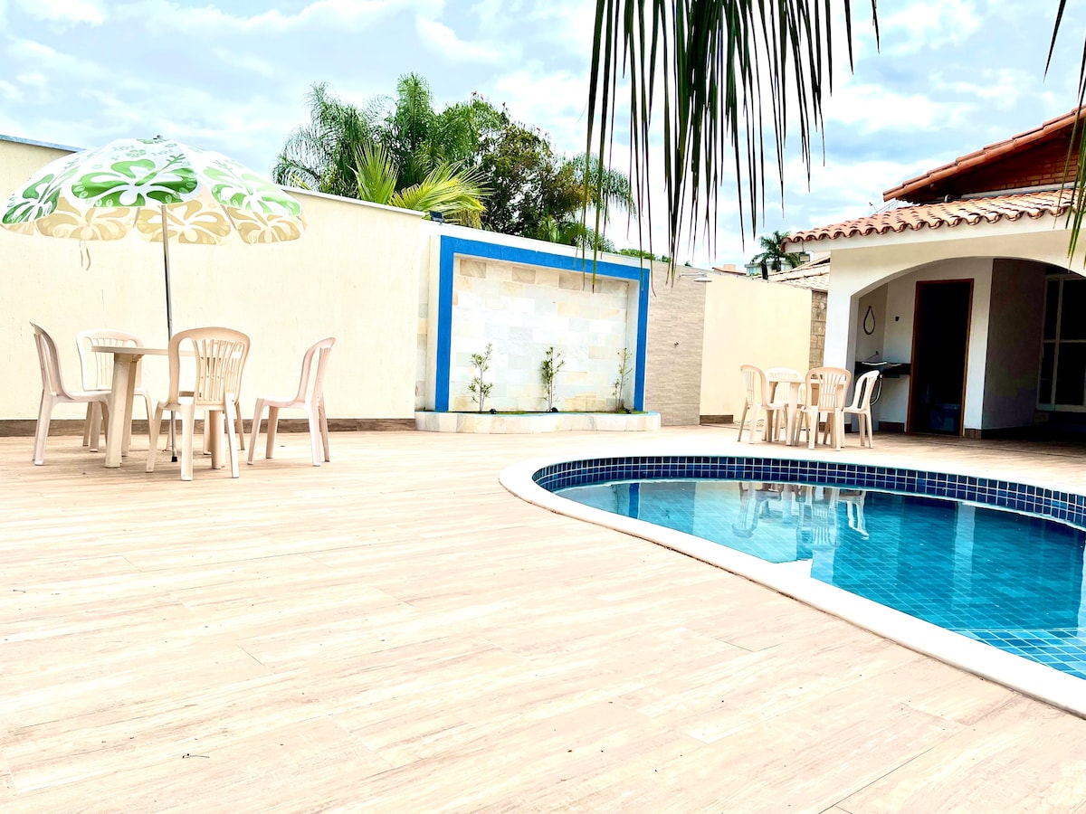 Escarpas Lago带泳池和美食区的房子！