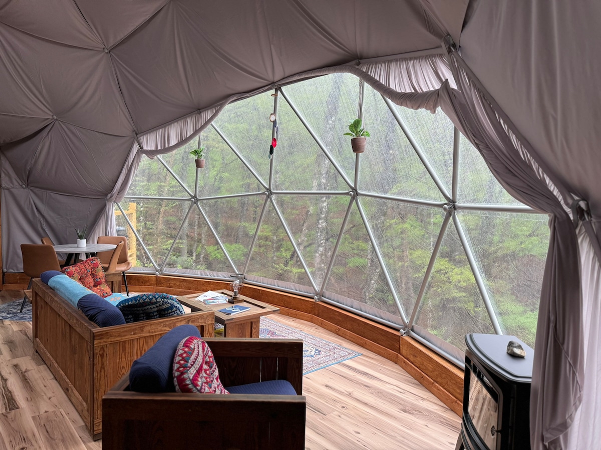 Nature Nested GeoDome - just 10 mins from town!