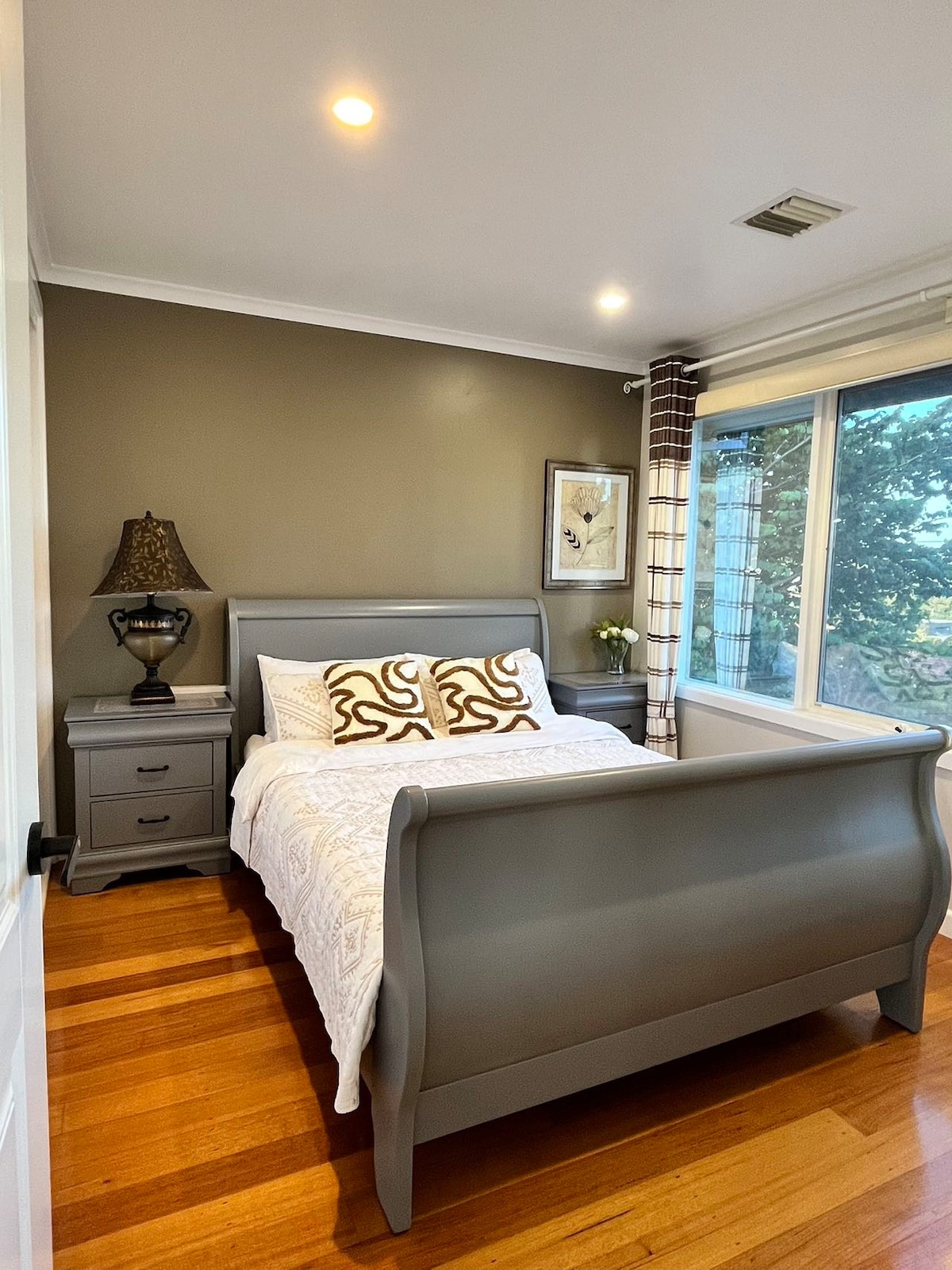 Melbourne Balwyn North Queen size private bedroom