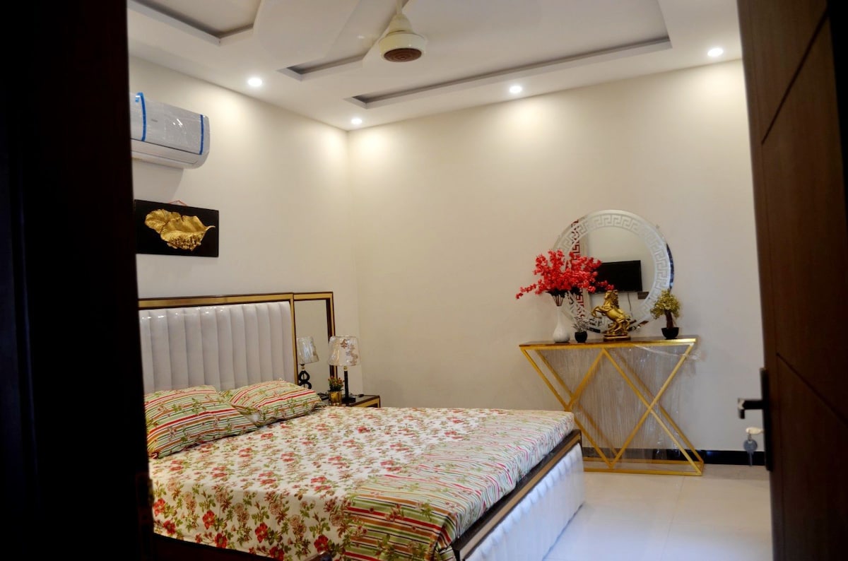 Peaceful Holiday House A$ 4 bed & Bath in DHA, Khi