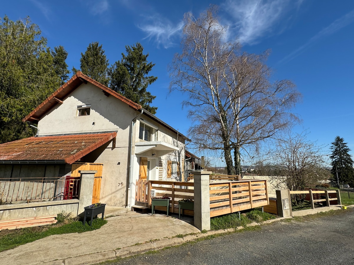 Cottage in the meadows near Vichy