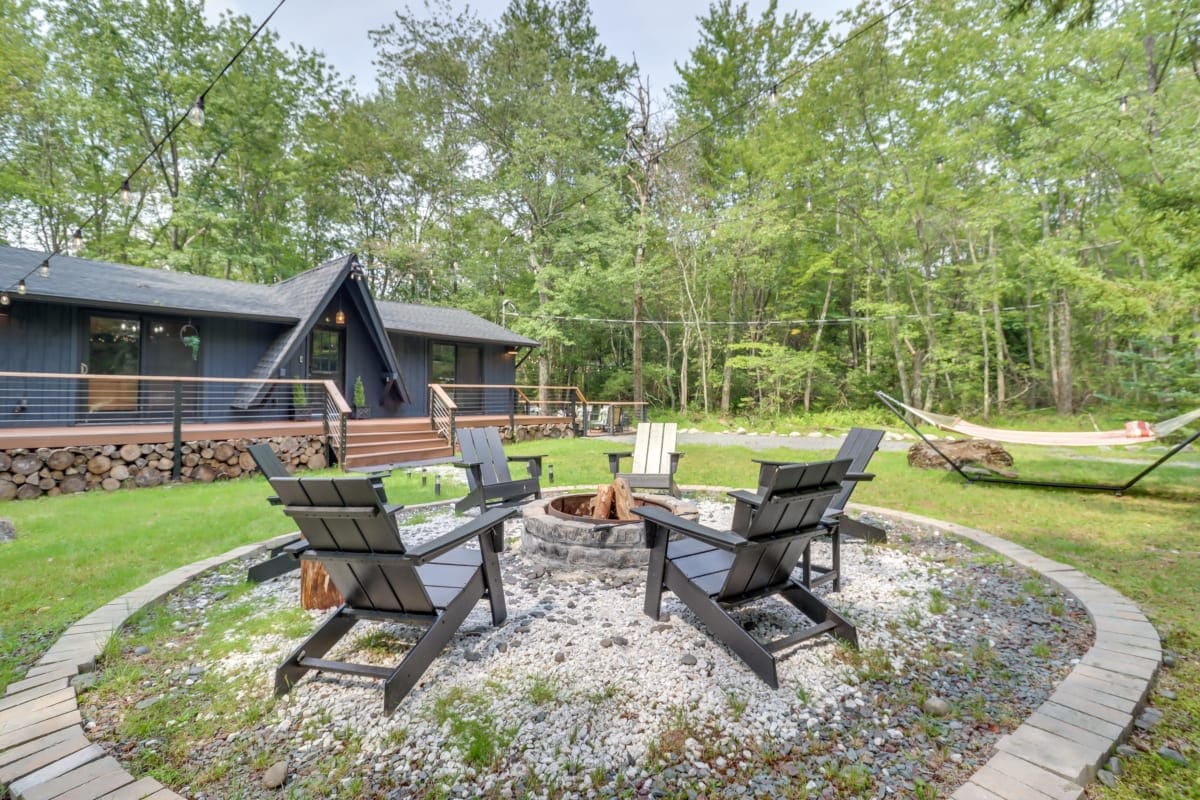 *NEW* Pocono Lake Modern & Cozy Cabin w/Hot Tub