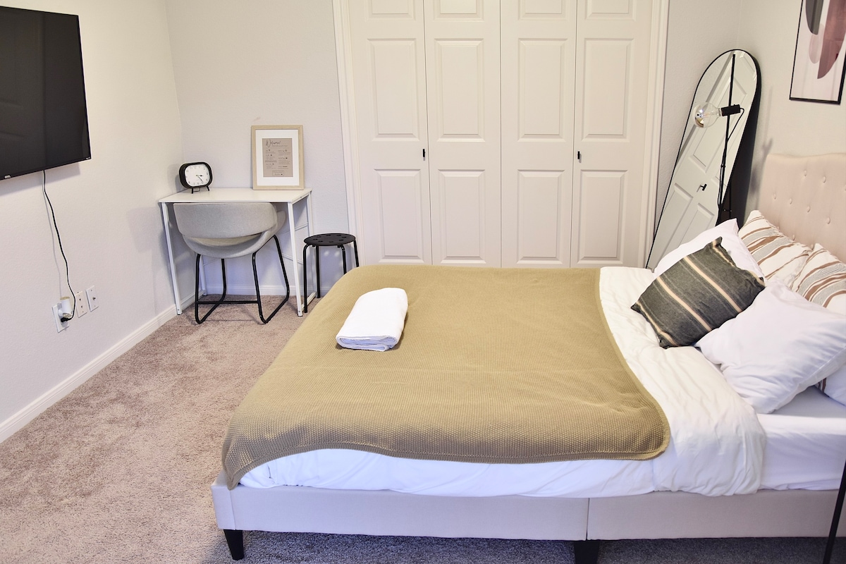 房间3-现代舒适的标准双人床卧室，靠近亚洲城