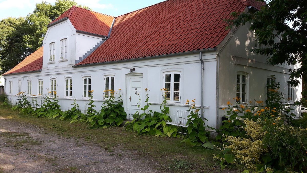 Privat lejlighed 1 sal. Idyllisk, charmerende hus