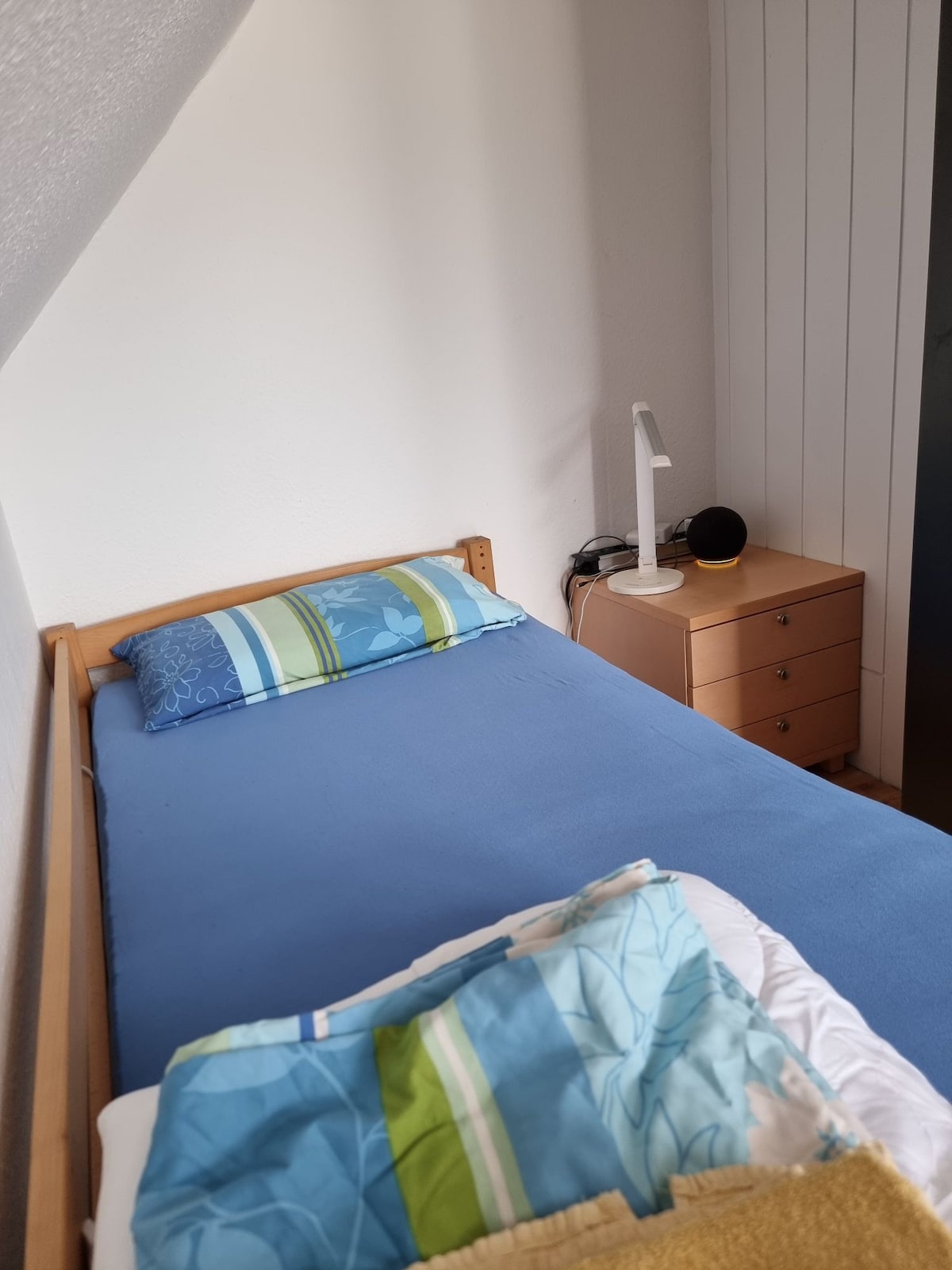 Helles Zimmer 14 qm mit Balkon