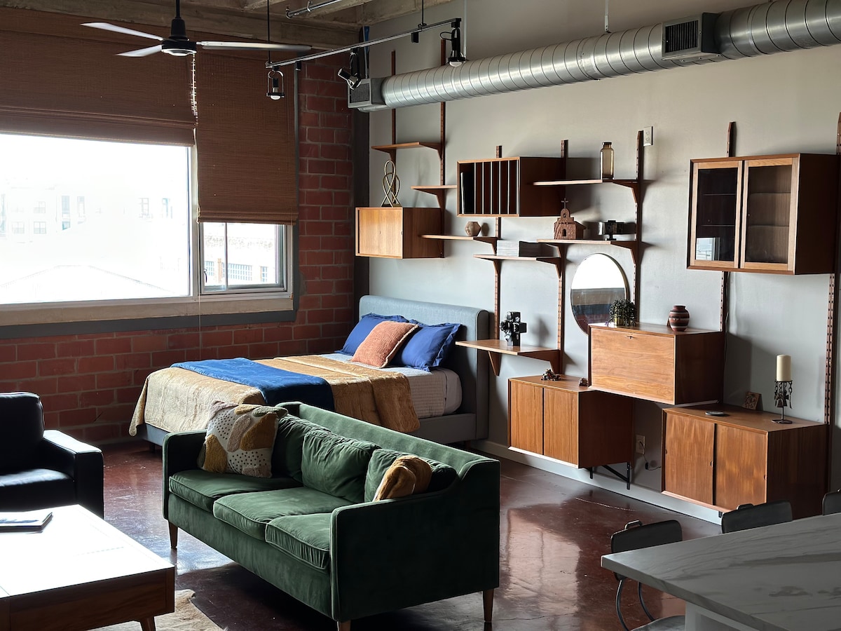 An Amazing Industrial Loft with Terrace and Gym