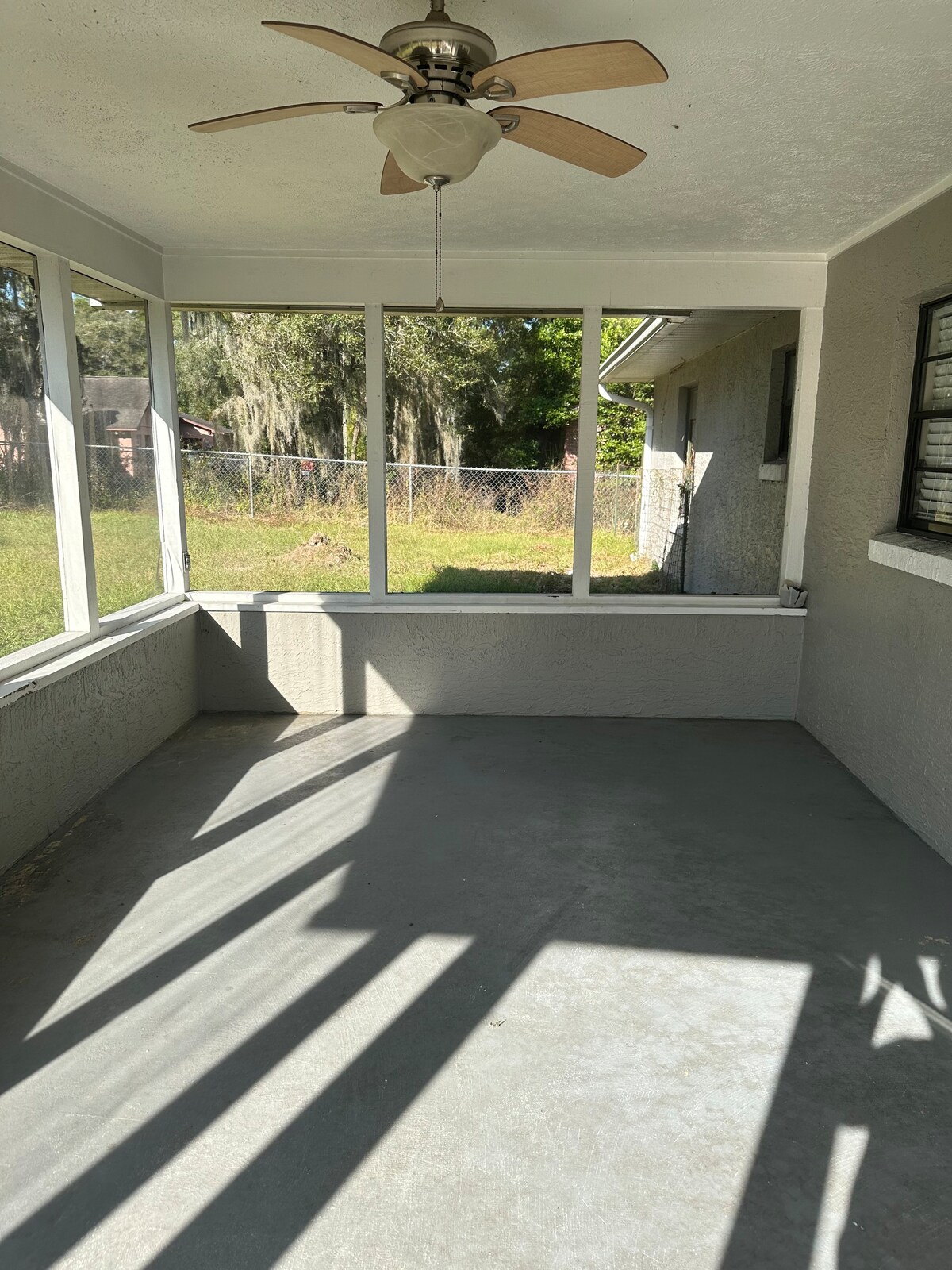 Small-town home 45 mins from Tampa or Orlando